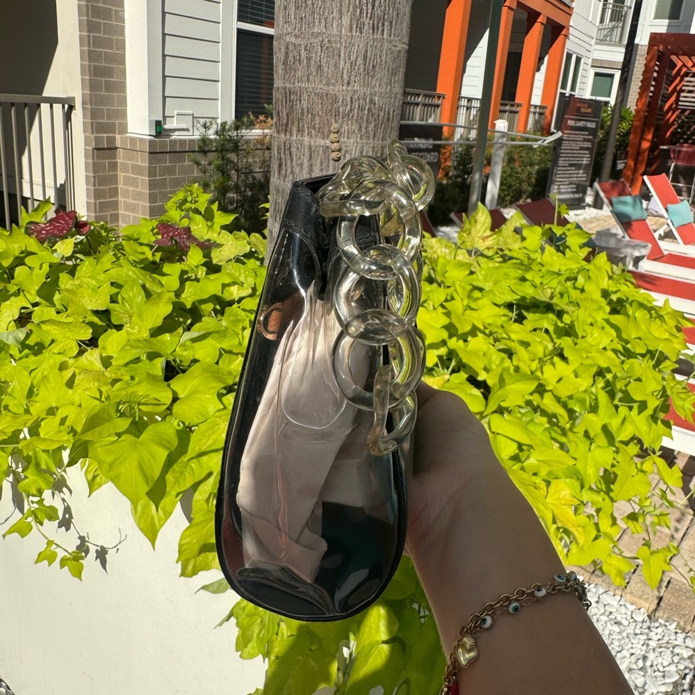 🛑 SOLD 🛑 Vintage Chanel Clutch with Clear Chain – Rare Black Vinyl Purse - Picture 7 of 14